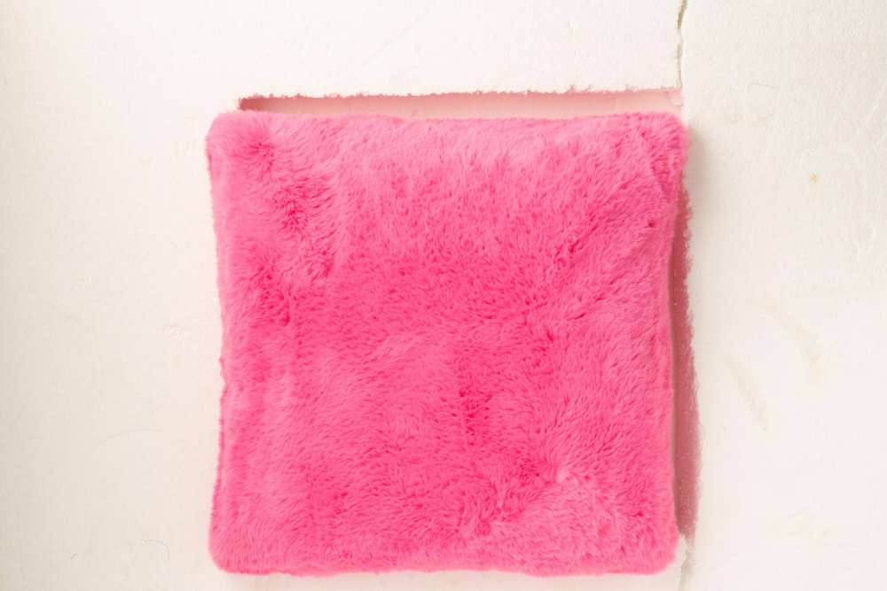 CUSHION CUTIE POLYESTER NEON PINK