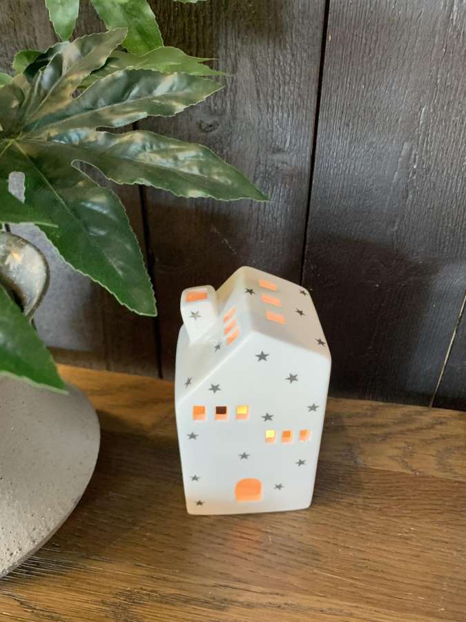 Hus for lys hvit m stjerner i keramikk