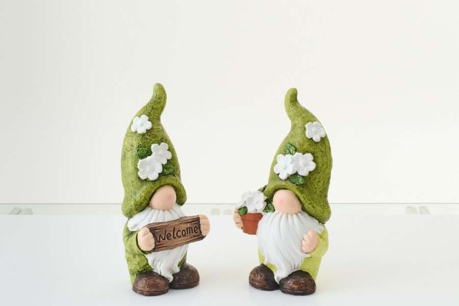 GNOME WELCOME + FLOWERPOT CLAY GREEN/WHITE SMALL ASSORTMENT OF 2