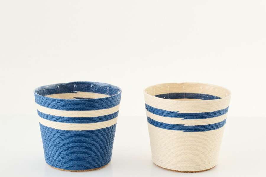 FLOWERPOT STRIPED PAPER WHITE/DARK BLUE LARGE ASSORTMENT OF 2