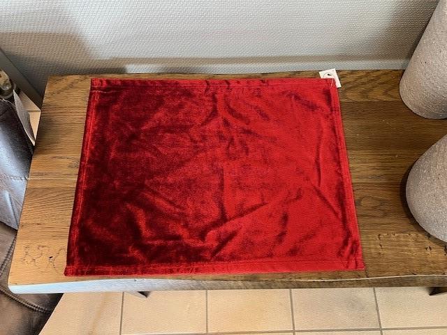 Spisebrikke Fløyel Vinrød 33X44cm